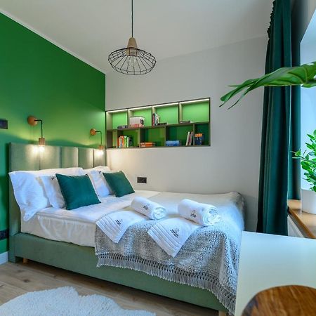Piernikowe Apartamenty Thorn Exterior foto