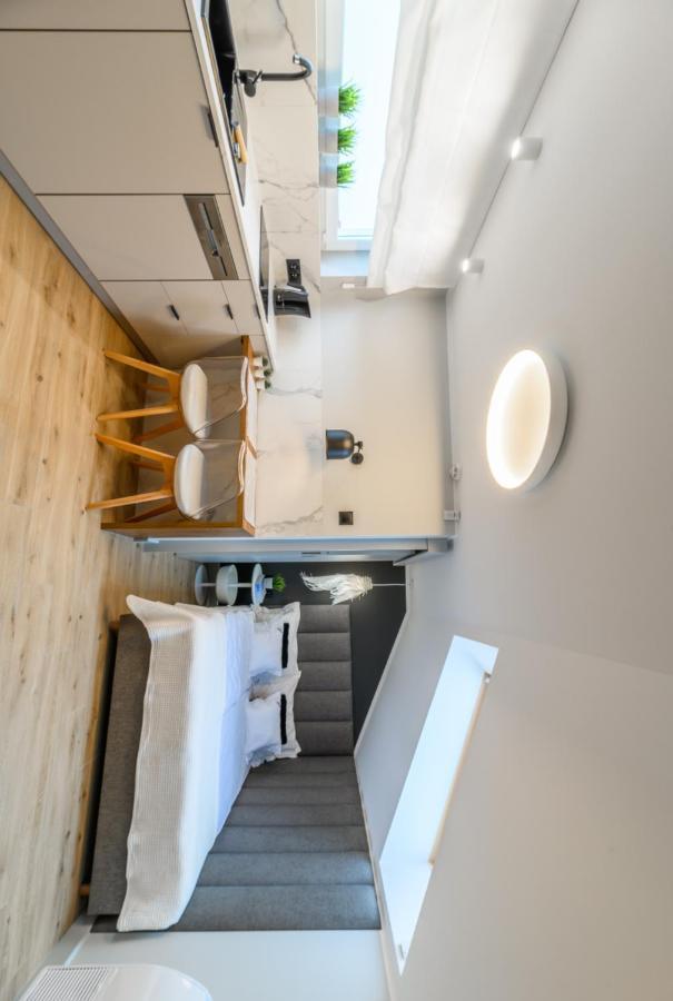 Piernikowe Apartamenty Thorn Exterior foto