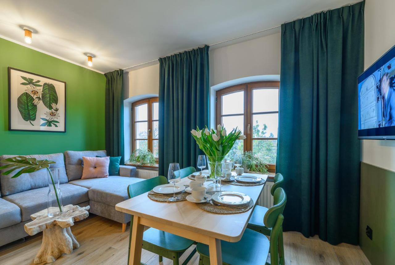 Piernikowe Apartamenty Thorn Exterior foto