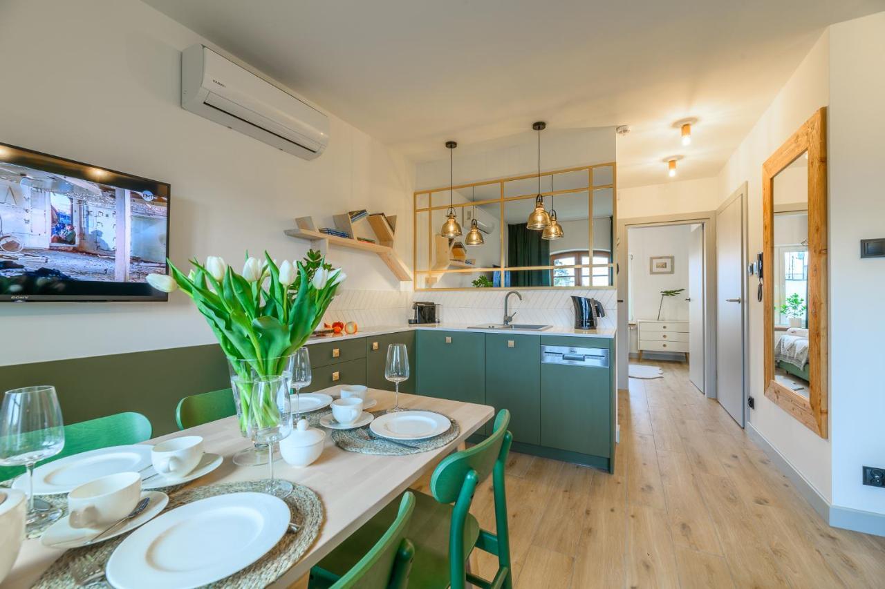Piernikowe Apartamenty Thorn Exterior foto